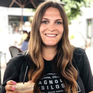 Meet your Posher, Claire